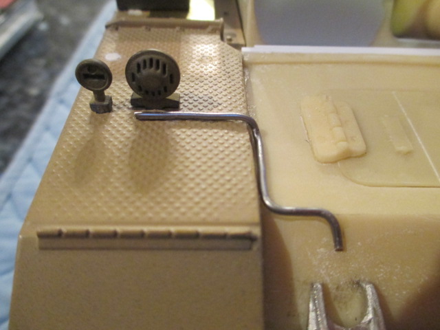 Basic light and siren and wiring from the front...
