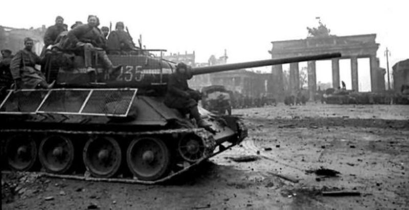 t-34_85-berlin_03[1].jpg