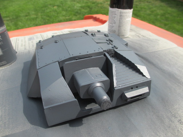 Double coats of the solid performing Model Masters Panzer Gray