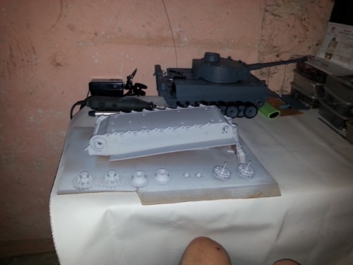 My new hull and sprocket&amp;idlers primed
