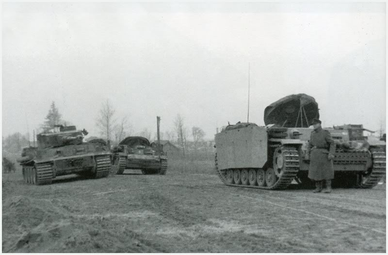 TIGER 100 WITH 2 MUNITIONSLEPPERS.jpg