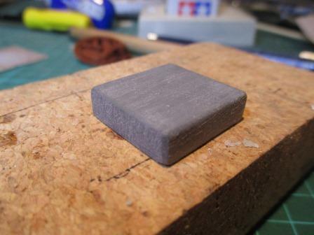 This is the original Heng Long jack block which I removed from the hull with a razor saw and then sanded down.jpg