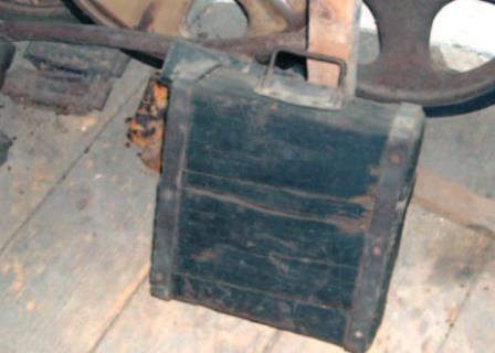 Tiger jack block recovered from Normandy with black paint - from AFV Modeller issue 29.jpg