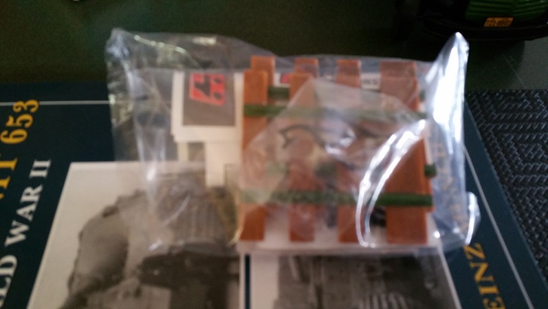 Accessories include a chain and hand winch