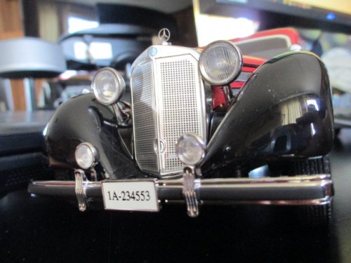Signature scale hood ornament and grill