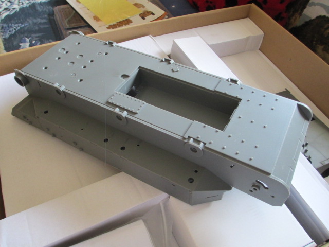 Solid lower hull with HL type battery box