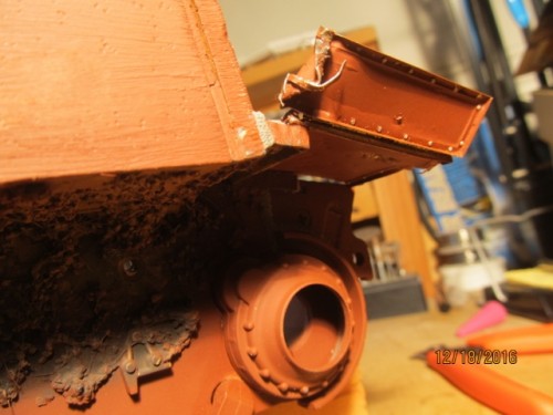 It was hard to do after constructing this Aber front fender, but damage on Tiger tanks was like whit on rice, it just happens.