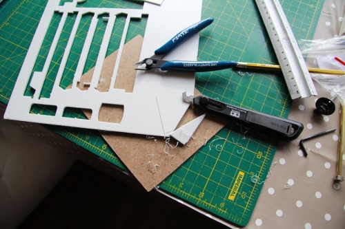 Template for fitting Henntec track tension adjuster