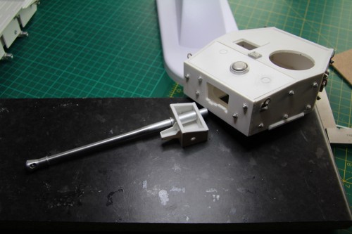 Gun and gun sleeve in Mantlet