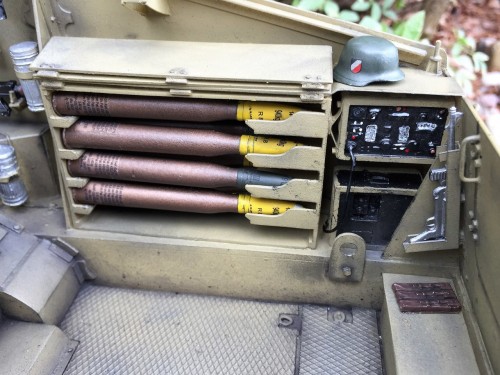 Juckenburg 1/16 scale Nashorn tank destroyer interior