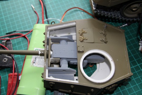 Gun needs mounting point for elevation servo
