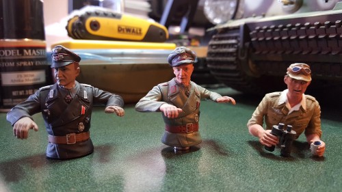 I took a minute to showcase the Tamiya figure, the Heng Long copy and a cool cast metal figure from RCTank.de