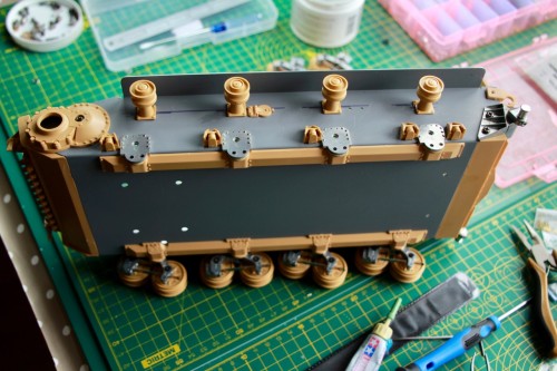 Fitting the Tamiya Pz IV suspension bogeys..