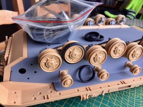 Tamiya Pz IV rubber tyres.jpeg (336.81 KiB) Viewed 4744 times Taigen tyre on Tamiya Pz IV road wheel..