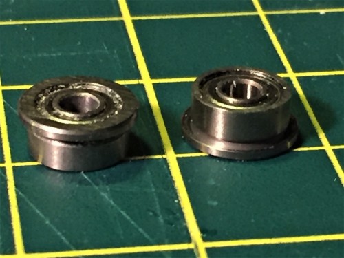 Flanged ball bearings