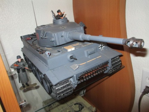 Original HL grey Tiger 1 still has the red headlights and shortened gun barrel