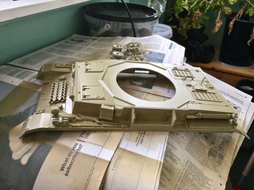 Upper hull suitably tarted in dunkelgelb..