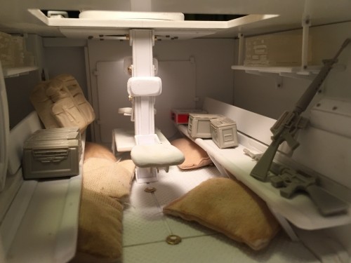 M113 central pole and seat position