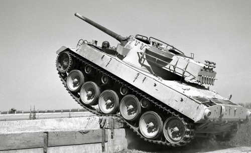 Obstacle course- M18 hellcat.jpg (340.11 KiB) Viewed 3962 times M18 Hellcat tackling an obstacle course