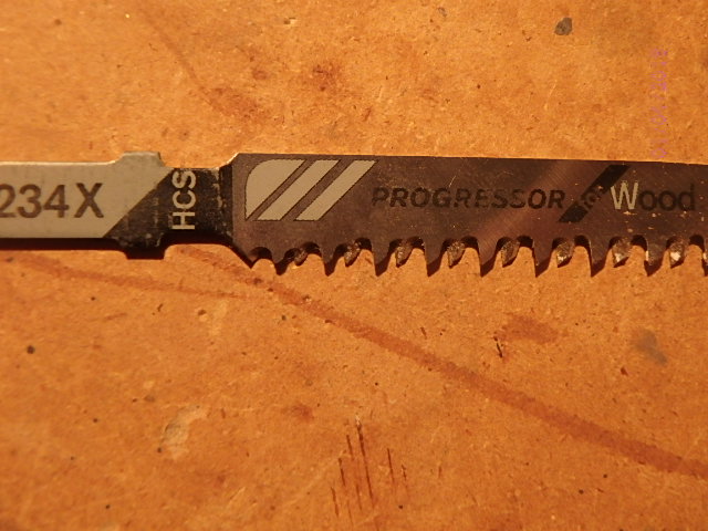 while plastic rod glue sets up I decided to replicate some torch cutting marks on the hull that was apparent on the Tigers out of the factories.