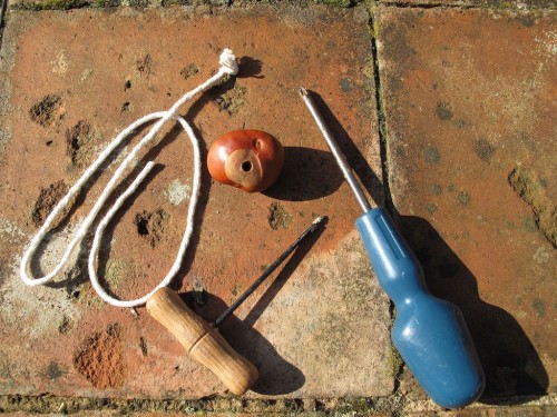 How to string a Conker professionally...