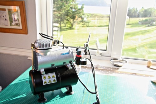 Current compressor and airbrush..