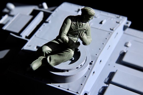 Heng Long Commander A.jpeg (166.49 KiB) Viewed 5307 times Heng Long's Huge Hans can't get his butt though the hatch