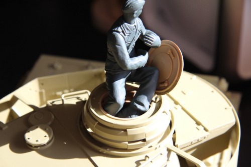 Huge Hans-tries to get into a Tamiya Cupola unsuccessfully