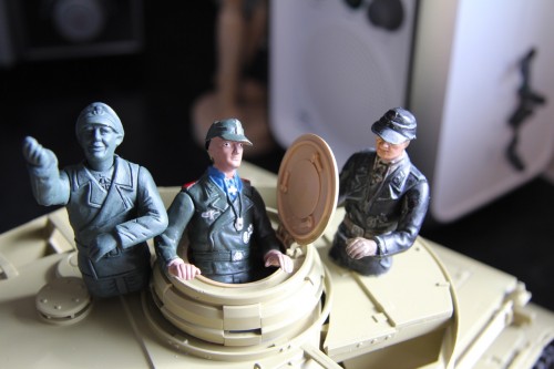 Heng Long Verrückte Josef.jpeg (194.11 KiB) Viewed 5473 times Heng Long- Taigen 'Verrückte Josef' with Hauptmann Mao and lookalike