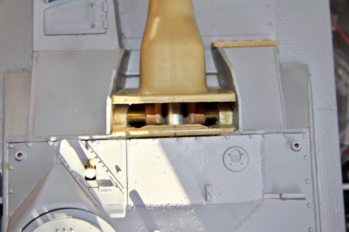 Gun assembly pivot points outwith the Casemate