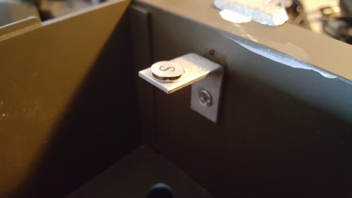 A drop of the Loc-Tite Ultra Gel helps hold both the bracket and the magnet in place.