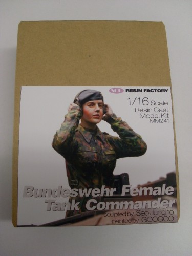 sol german female tank commander mm241..jpg