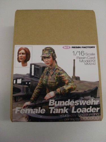 sol german female tank loader mm242..jpg
