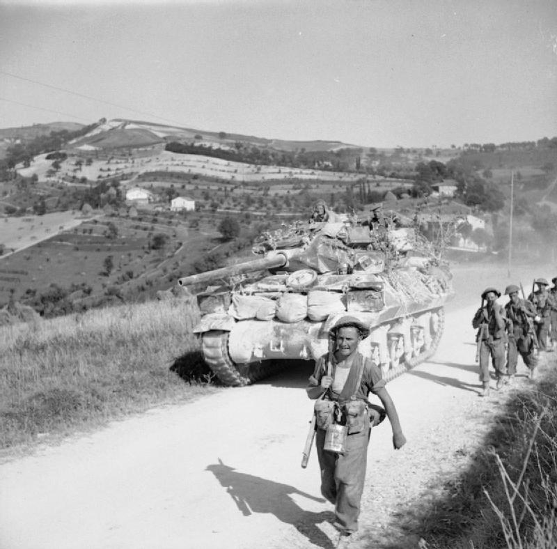 The_British_Army_in_Italy_1944_NA18091.jpg