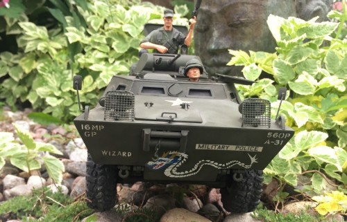 V-100 Cadillac Gage Commando 1/16 RC