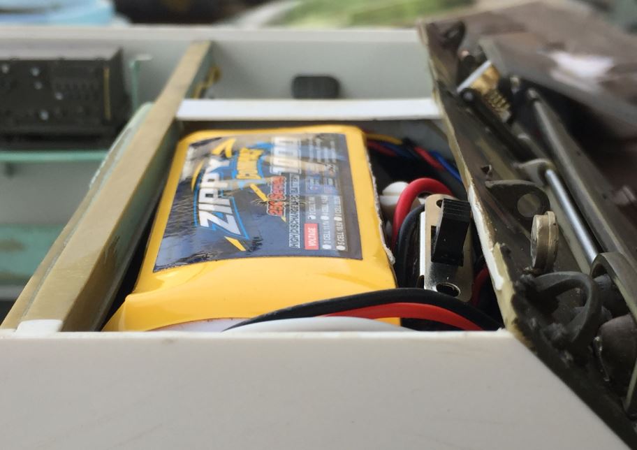 M-113 RC 1/16 motor and electronics arrangements