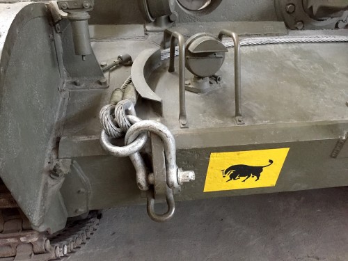 3.Comet front- tow shackles.JPG (330.83 KiB) Viewed 3577 times Comet front armour plate and two shackles