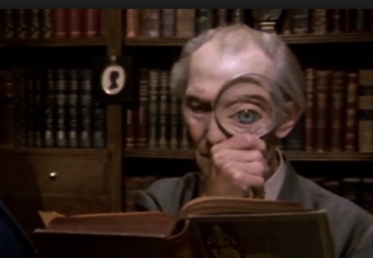 Peter Cushing's magnifying glass moment