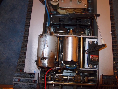 P1135110.jpg (339.59 KiB) Viewed 3947 times Tested and its OK. If i can remove the pinion on the motor it will fit.