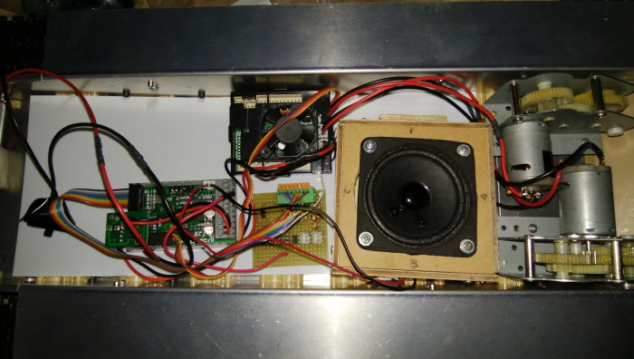 TORRO RX18, USM-HL-2, speaker, and output terminal in Lowe hull