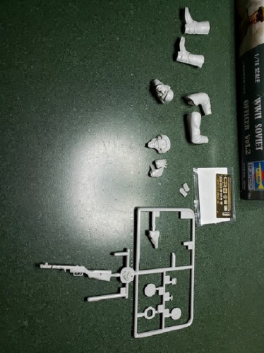 Parts set aside that I plan to use.  The Commander will used as either a turret piece or stand alone using magnets to connect the halves.