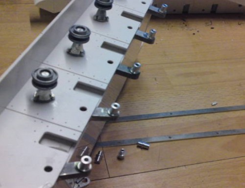 Comet Build-Lower Hull-CL-pic 3.jpeg (147.41 KiB) Viewed 3741 times CL-Comet manual-metal suspension arms