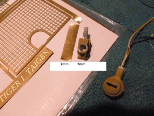Single lamp plate holder made from sprue from Engine grill set