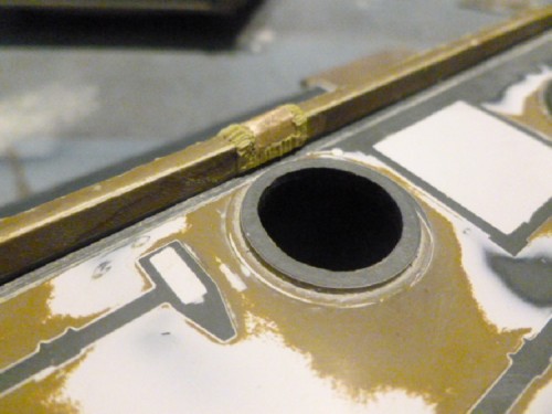 Simulated weld lines on lamp holder