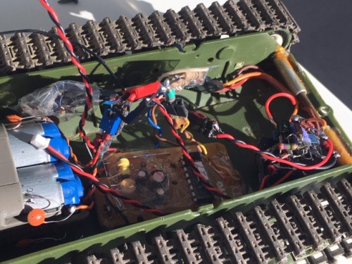 27mhz Rx with a &quot;speed governor&quot; that gives very scale like throttle.