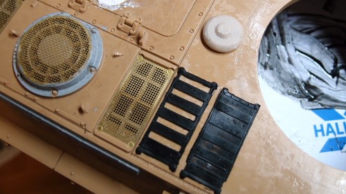 P2085838.JPG (187.42 KiB) Viewed 3267 times Cast louvers open and closed, you can see the cast ones are longer.