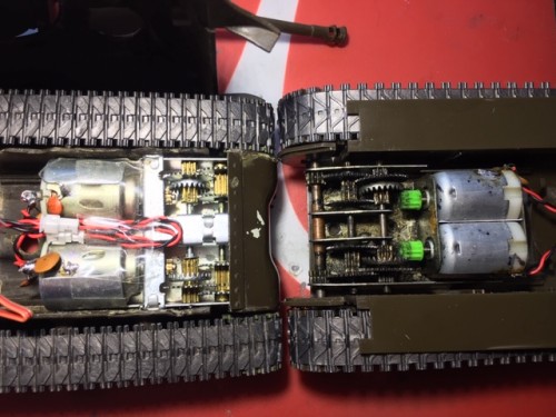 here you can see the difference in width of the gearboxes. The Sherman uses a narrow gearbox. I made the regular width work in Sherman #1 but it was way too much work! You can also see the different motors. Then narrow Sherman dual motor gearbox uses the smaller 130 motors.