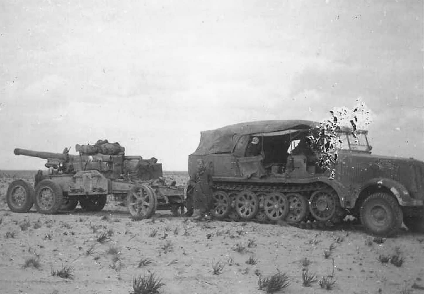 Sd.Kfz_._8_towing_a_gun_Afrika_korps_DAK.jpg