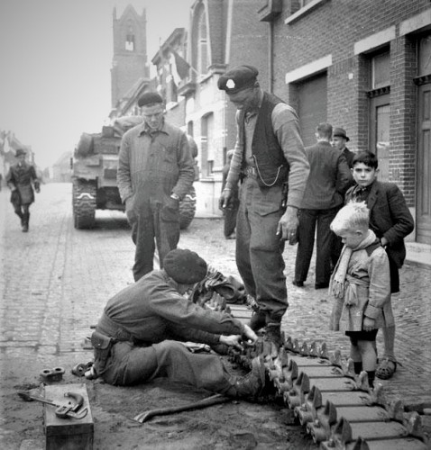 Cpr Young Sgt Murray The Fort Garry Horse Putte Neth Oct6 44.jpg