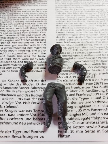 Fairly decent Tamiya figures supplied with the vehicle....jpg